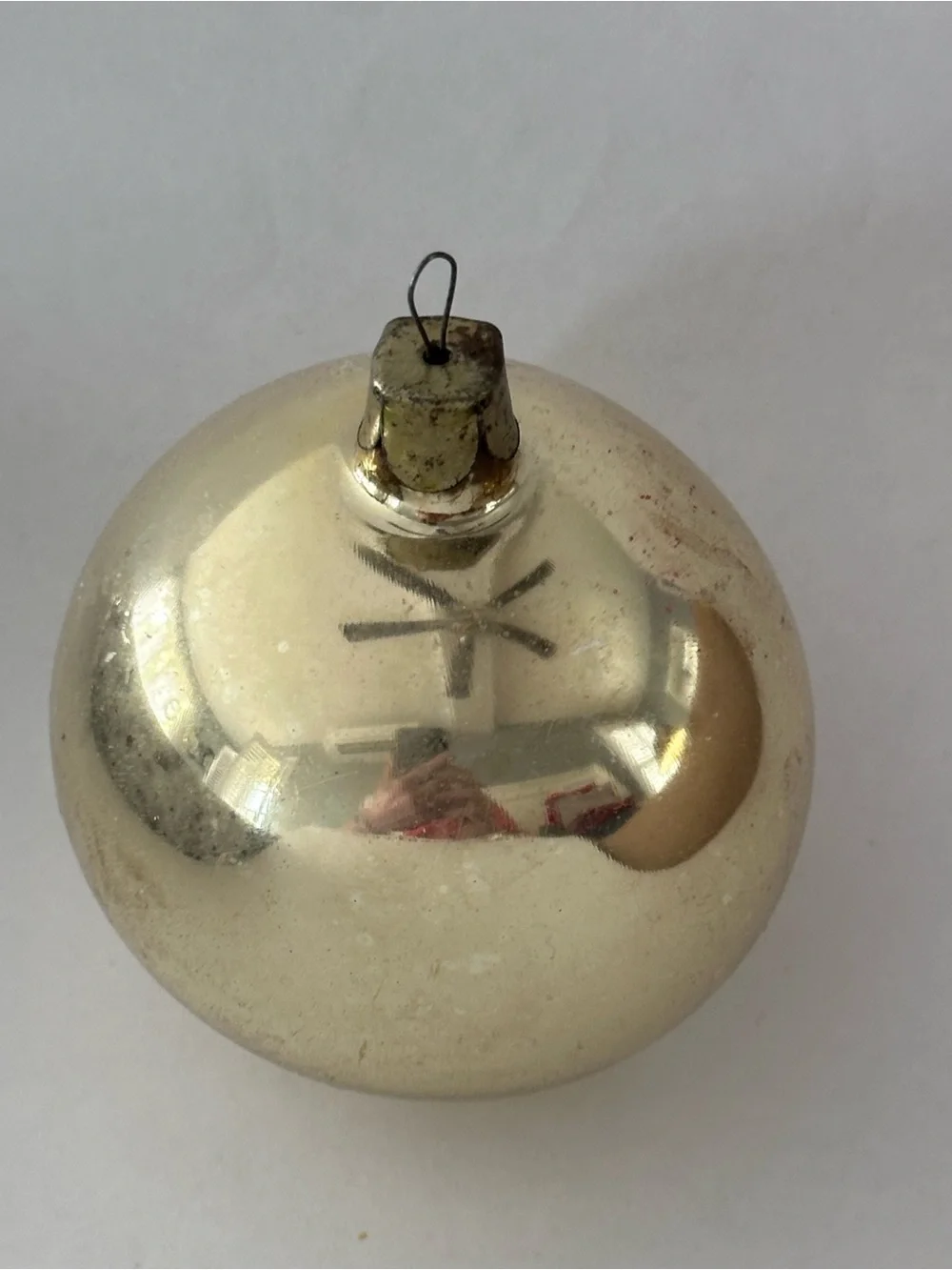 VINTAGE LIGHT GOLD ORNAMENT 3